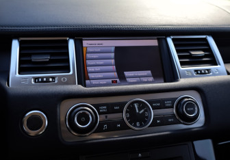 Подержанный автомобиль Land Rover Range Rover Sport 2011 года (21 фото)