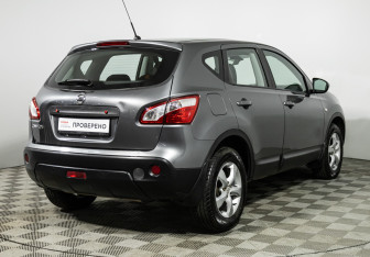 Подержанный автомобиль Nissan Qashqai 2012 года (5 фото)