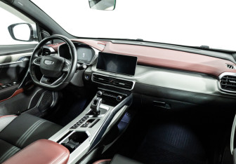 Подержанный автомобиль Geely Coolray 2021 года (9 фото)