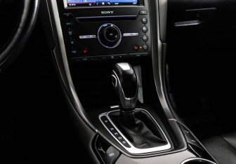 Подержанный автомобиль Ford Mondeo Sedan 2015 года (16 фото)