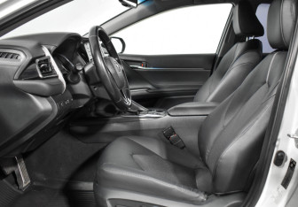 Подержанный автомобиль Toyota Camry Sedan 2022 года (11 фото)