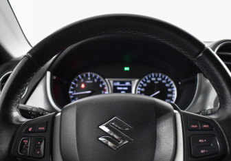 Подержанный автомобиль Suzuki Vitara 2015 года (14 фото)