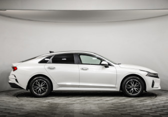 Подержанный автомобиль Kia K5 2021 года (4 фото)
