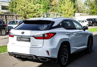 Подержанный автомобиль Lexus RX 2017 года (14 фото)