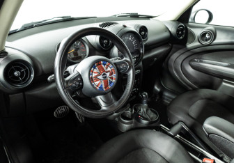 Подержанный автомобиль MINI Countryman 2014 года (11 фото)