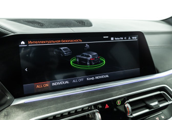 Подержанный автомобиль BMW X5 2021 года (18 фото)