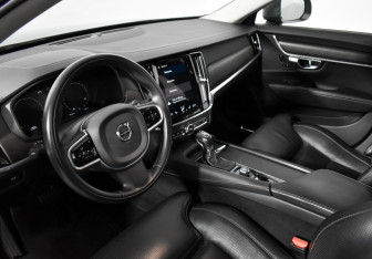 Подержанный автомобиль Volvo V90 Cross Country 2019 года (9 фото)