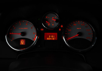 Подержанный автомобиль Peugeot 207 Hatchback 2010 года (13 фото)