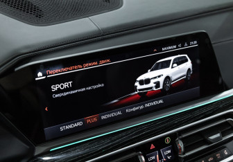 Подержанный автомобиль BMW X7 2021 года (33 фото)