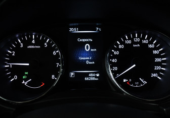 Подержанный автомобиль Nissan X-Trail 2017 года (12 фото)