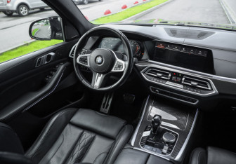 Подержанный автомобиль BMW X5 2020 года (13 фото)