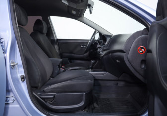 Подержанный автомобиль Hyundai Elantra Sedan 2010 года (20 фото)