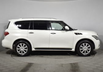 Подержанный автомобиль Infiniti QX56 2011 года (4 фото)