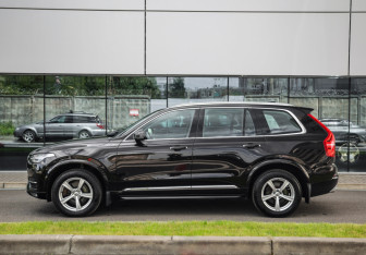 Подержанный автомобиль Volvo XC90 2016 года (9 фото)
