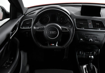 Подержанный автомобиль Audi Q3 2017 года (15 фото)