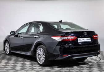 Подержанный автомобиль Toyota Camry Sedan 2019 года (7 фото)