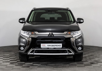 Подержанный автомобиль Mitsubishi Outlander 2021 года (2 фото)