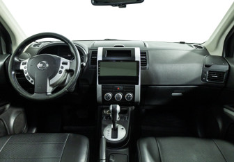 Подержанный автомобиль Nissan X-Trail 2011 года (13 фото)
