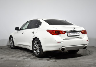 Подержанный автомобиль Infiniti Q50 2015 года (7 фото)