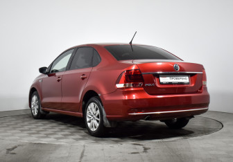 Подержанный автомобиль Volkswagen Polo Sedan 2016 года (7 фото)