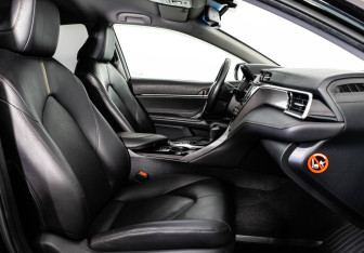 Подержанный автомобиль Toyota Camry Sedan 2020 года (20 фото)