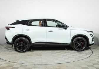 Подержанный автомобиль Omoda C5 2024 года (4 фото)