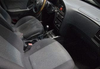 Подержанный автомобиль Hyundai Elantra Sedan 2005 года (12 фото)