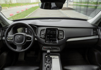 Подержанный автомобиль Volvo XC90 2015 года (14 фото)