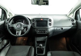 Подержанный автомобиль Volkswagen Golf Plus 2009 года (13 фото)