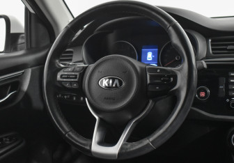 Подержанный автомобиль Kia Rio Hatchback 2017 года (14 фото)