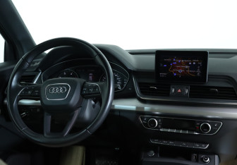 Подержанный автомобиль Audi Q5 2019 года (13 фото)