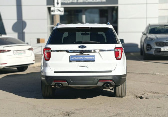 Подержанный автомобиль Ford Explorer 2019 года (5 фото)