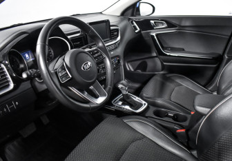 Подержанный автомобиль Kia Ceed Hatchback 2019 года (9 фото)