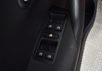 Подержанный автомобиль Volkswagen Polo Sedan 2012 года (17 фото)