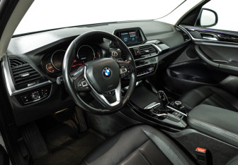 Подержанный автомобиль BMW X3 2018 года (11 фото)