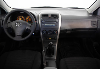 Подержанный автомобиль Toyota Corolla Sedan 2008 года (8 фото)