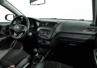 Подержанный автомобиль Kia Rio Sedan 2015 года (9 фото)