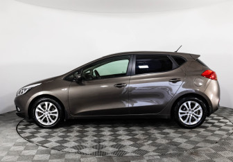 Подержанный автомобиль Kia Ceed Hatchback 2014 года (8 фото)