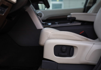 Подержанный автомобиль Land Rover Discovery 2017 года (24 фото)