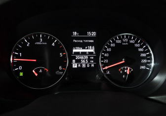 Подержанный автомобиль Nissan X-Trail 2014 года (12 фото)