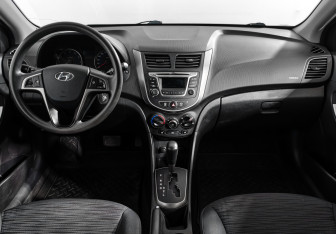 Подержанный автомобиль Hyundai Solaris Hatchback 2016 года (14 фото)