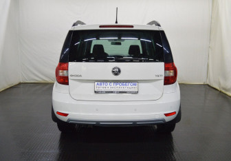 Подержанный автомобиль Skoda Yeti 2014 года (6 фото)