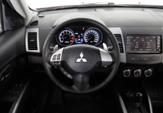 Подержанный автомобиль Mitsubishi Outlander 2011 года (10 фото)
