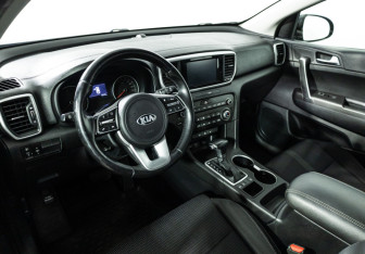 Подержанный автомобиль Kia Sportage 2020 года (11 фото)