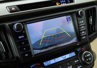 Подержанный автомобиль Toyota RAV4 2017 года (17 фото)