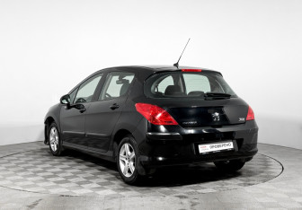 Подержанный автомобиль Peugeot 308 Hatchback 2010 года (7 фото)