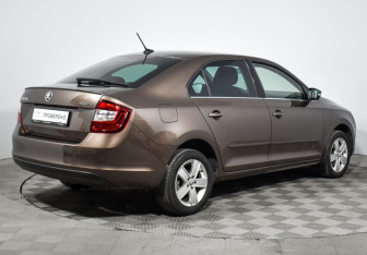 Подержанный автомобиль Skoda Rapid Liftback 2017 года (5 фото)