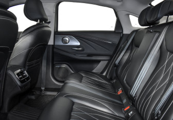 Подержанный автомобиль Chery Arrizo 8 2023 года (13 фото)