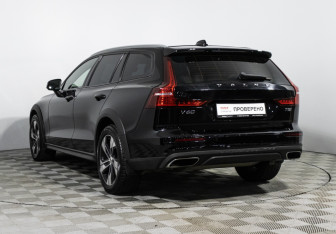 Подержанный автомобиль Volvo V60 Cross Country 2021 года (7 фото)