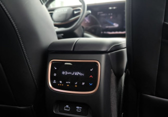 Подержанный автомобиль Exeed VX 2023 года (21 фото)